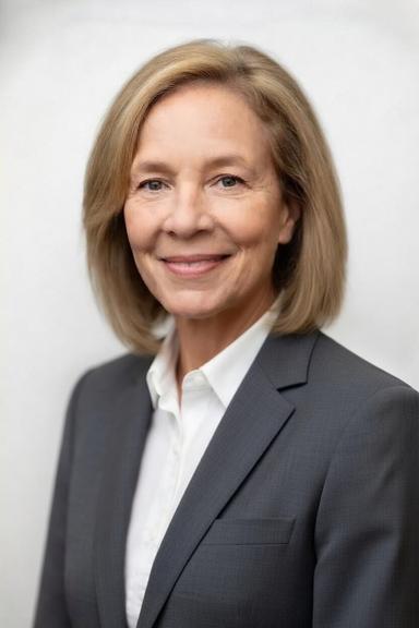 Portrait of Sarah Thompson, Chief Investment Officer